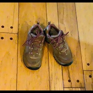 VASQUE WOMEN’S HIKING SHOES